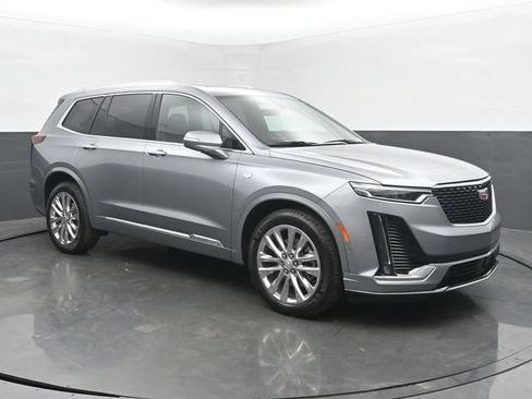 Certified 2025 Cadillac XT6 Premium Luxury w/ Technology Package AWD/4WD image 7