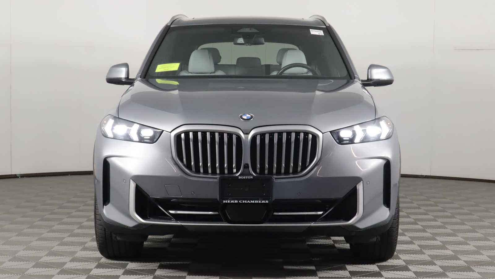 Used 2024 BMW X5 xDrive40i w/ Parking Assistance Package AWD/4WD image 2