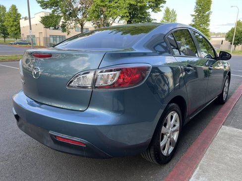 Used 2010 MAZDA MAZDA3 i Touring FWD image 3