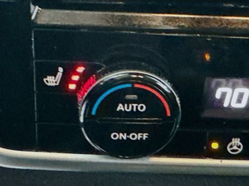 Certified 2022 Nissan Rogue SV w/ SV Premium Package image 18