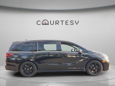 Used 2023 Honda Odyssey Sport image 6