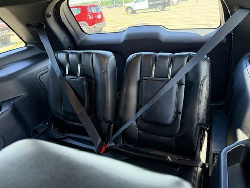 Used 2016 Ford Explorer XLT w/ Equipment Group 202A AWD/4WD image 12