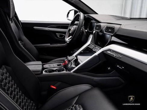 Used 2019 Lamborghini Urus AWD/4WD image 42