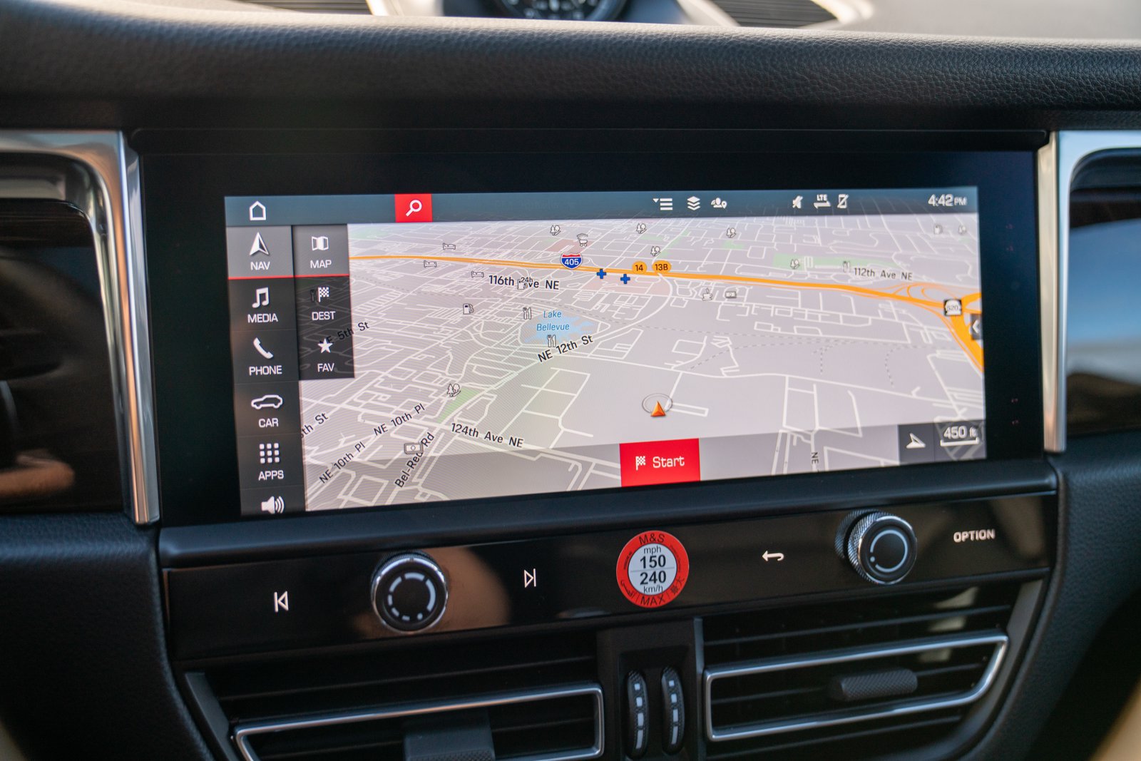 Certified 2026 Porsche Macan AWD/4WD image 18