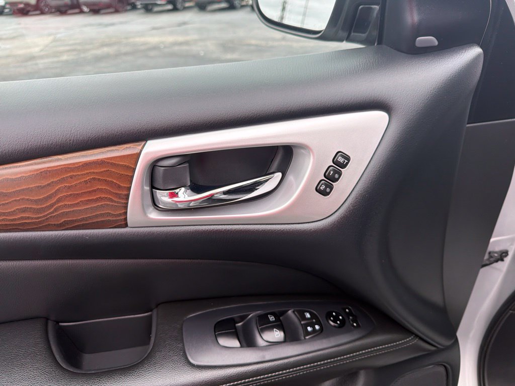 Certified 2019 Nissan Pathfinder Platinum AWD/4WD image 19
