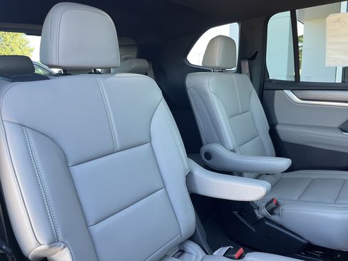 New 2026 GMC Acadia Elevation image 17