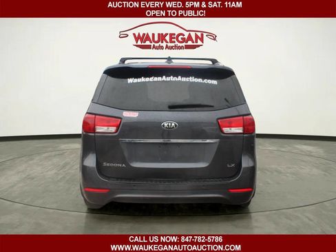 Used 2015 Kia Sedona LX image 4