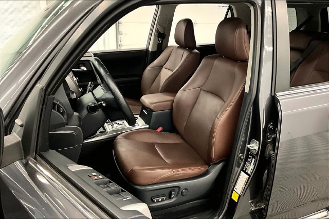 Used 2023 Toyota 4Runner Limited AWD/4WD image 22