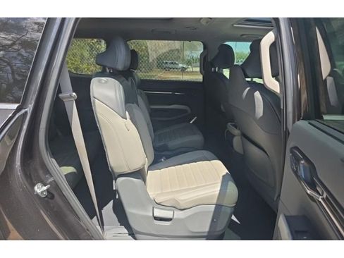 Used 2024 Kia EV9 Land image 6