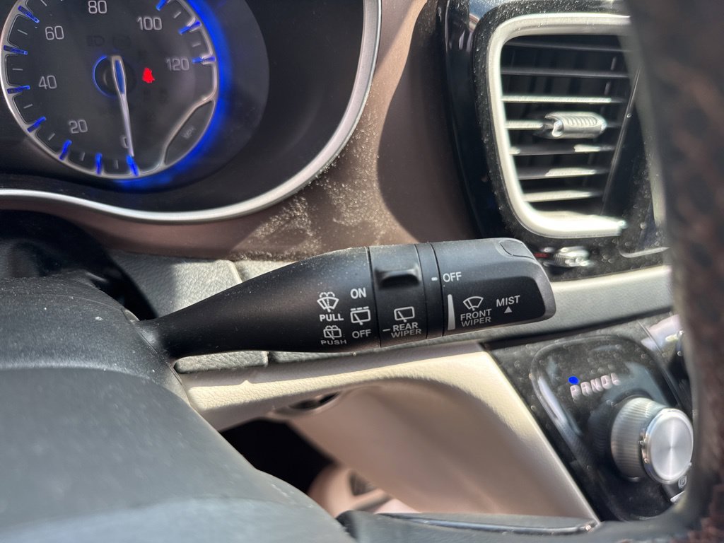 Used 2017 Chrysler Pacifica Touring-L FWD image 37
