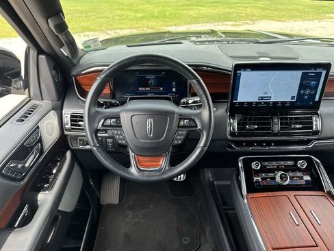 Used 2024 Lincoln Navigator Reserve AWD/4WD image 14