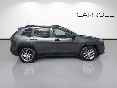 Used 2018 Jeep Cherokee Latitude image 2