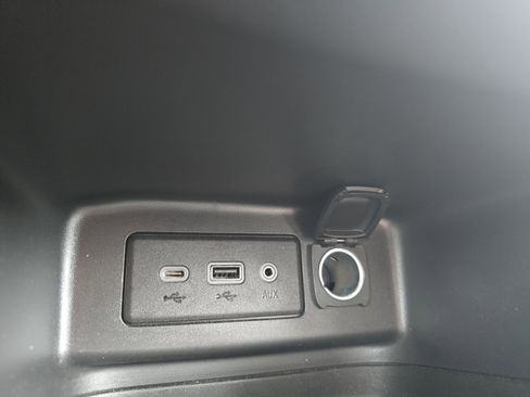 Used 2020 Chevrolet Equinox LT w/ Driver Convenience Package image 33