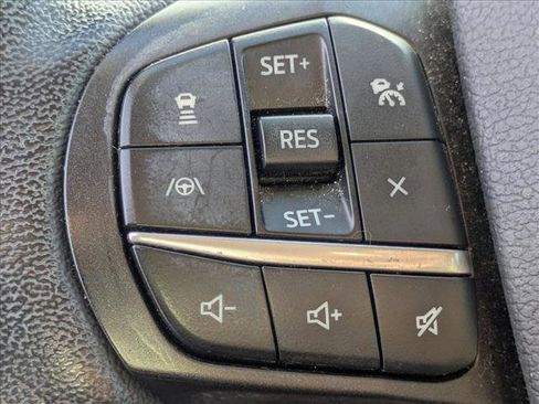 Used 2020 Ford Explorer XLT w/ Equipment Group 202A image 12