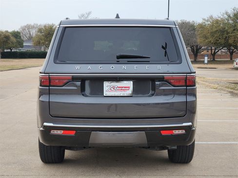 Used 2024 Jeep Wagoneer 4WD w/ Premium Group I image 4