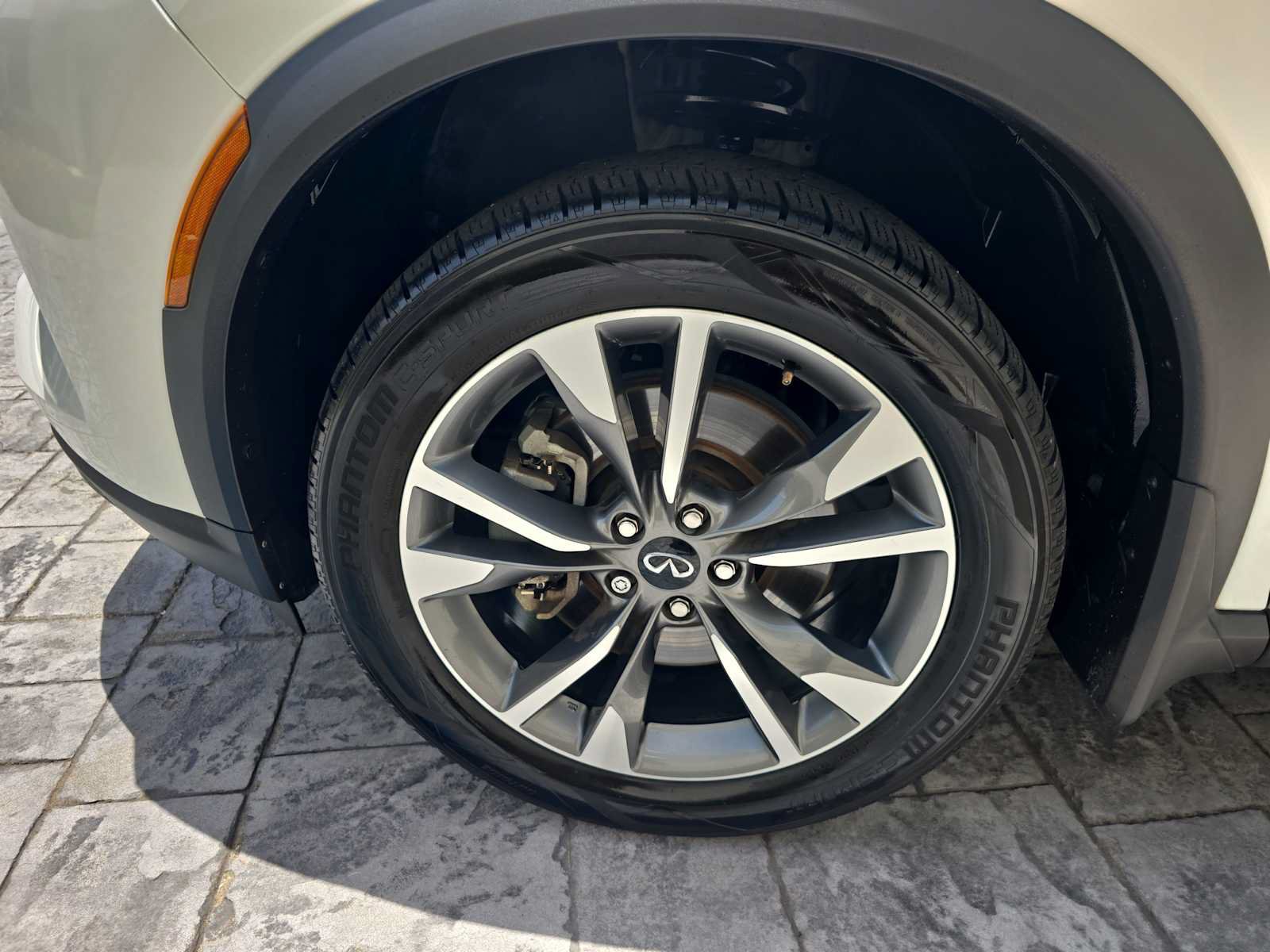 Used 2023 INFINITI QX60 Luxe w/ Performance Audio Package FWD image 8