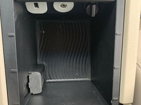 Used 2010 Ford Taurus SEL image 15