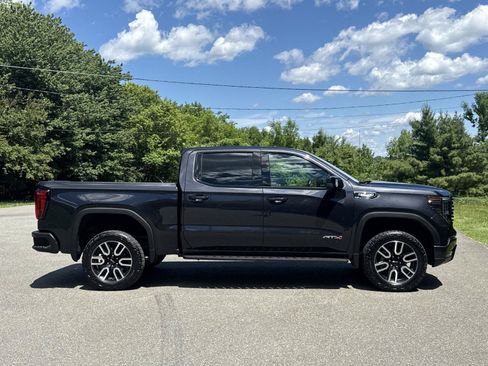 Used 2024 GMC Sierra 1500 AT4 w/ Technology Package AWD/4WD image 9