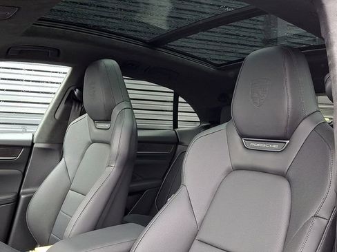 New 2026 Porsche Macan Turbo Electric image 5