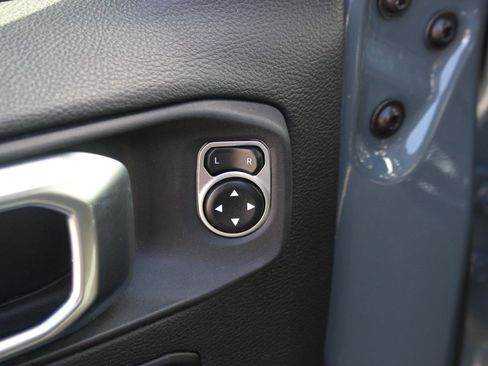 Used 2024 Jeep Wrangler Unlimited Sahara AWD/4WD image 12