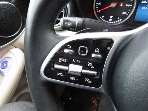 Certified 2022 Mercedes-Benz GLC 300 GLC 300 4MATIC image 11