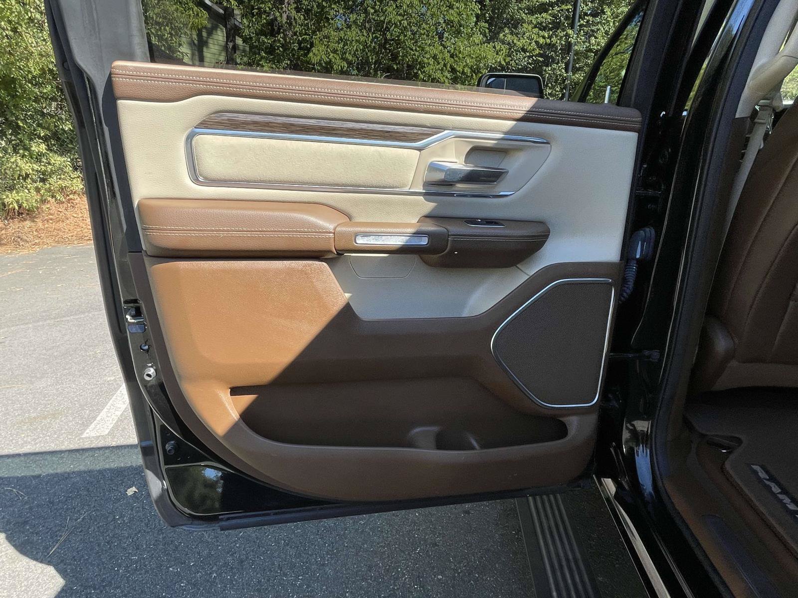 Used 2019 RAM 1500 Laramie AWD/4WD image 14