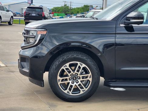 Used 2025 Ford Expedition Active image 9