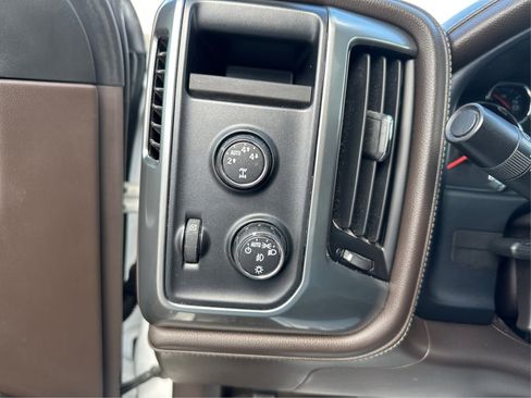 Used 2015 Chevrolet Silverado 1500 LTZ AWD/4WD image 27