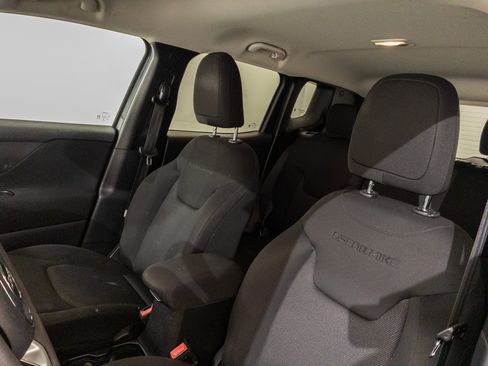 Used 2021 Jeep Renegade Sport image 13