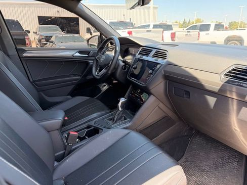 Used 2024 Volkswagen Tiguan SE R-Line FWD image 6