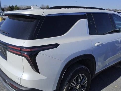 Used 2024 Chevrolet Traverse LT AWD/4WD image 5