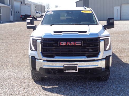 Used 2024 GMC Sierra 2500 Pro w/ Convenience Package AWD/4WD image 4