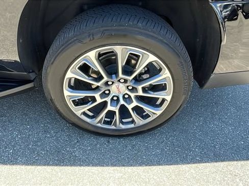 Used 2025 GMC Yukon XL Denali AWD/4WD image 29