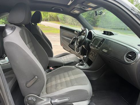 Used 2014 Volkswagen Beetle R-Line image 17