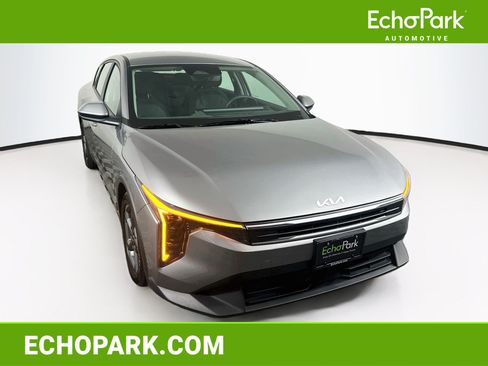 Used 2025 Kia K4 FWD image 1