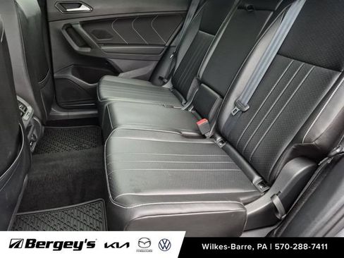 Certified 2022 Volkswagen Tiguan SE R-Line AWD/4WD image 23