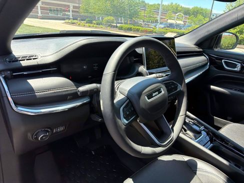 Used 2023 Jeep Compass High Altitude AWD/4WD image 7