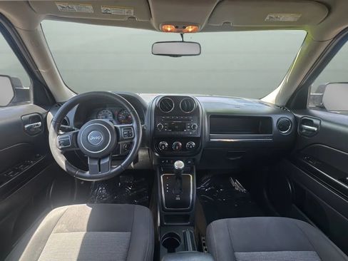 Used 2017 Jeep Patriot Latitude AWD/4WD image 10