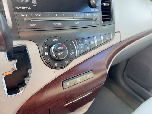 Used 2013 Toyota Sienna XLE image 18