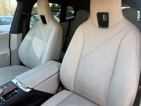 Used 2023 BMW iX xDrive50 w/ Premium Package image 11