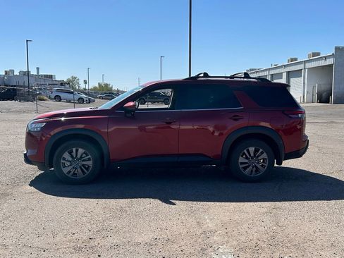 Used 2024 Nissan Pathfinder SV w/ Black Appearance Package image 8