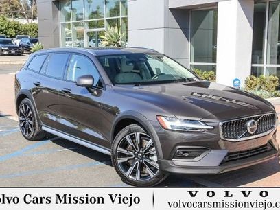 Certified 2025 Volvo V60 B5 Cross Country Ultra w/ Protection Package Premier