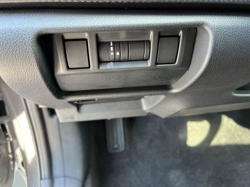 Used 2024 Subaru Crosstrek 2.5i Limited AWD/4WD image 18