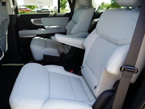New 2027 Ford Expedition Platinum AWD/4WD image 16
