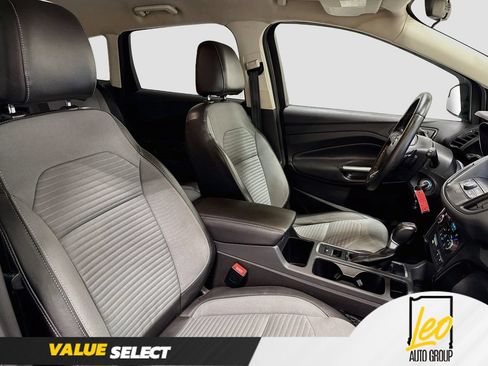 Used 2017 Ford Escape SE w/ Equipment Group 201A AWD/4WD image 30