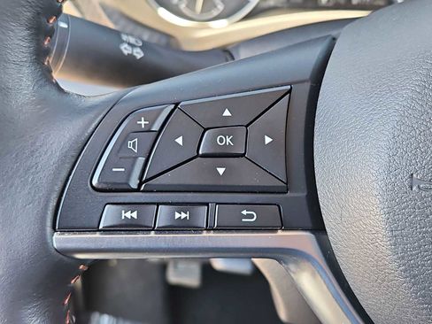 Used 2025 Nissan Sentra SR w/ SR Premium Package image 23