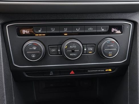 Certified 2021 Volkswagen Atlas Cross Sport SE w/ V6 Towing Package image 25