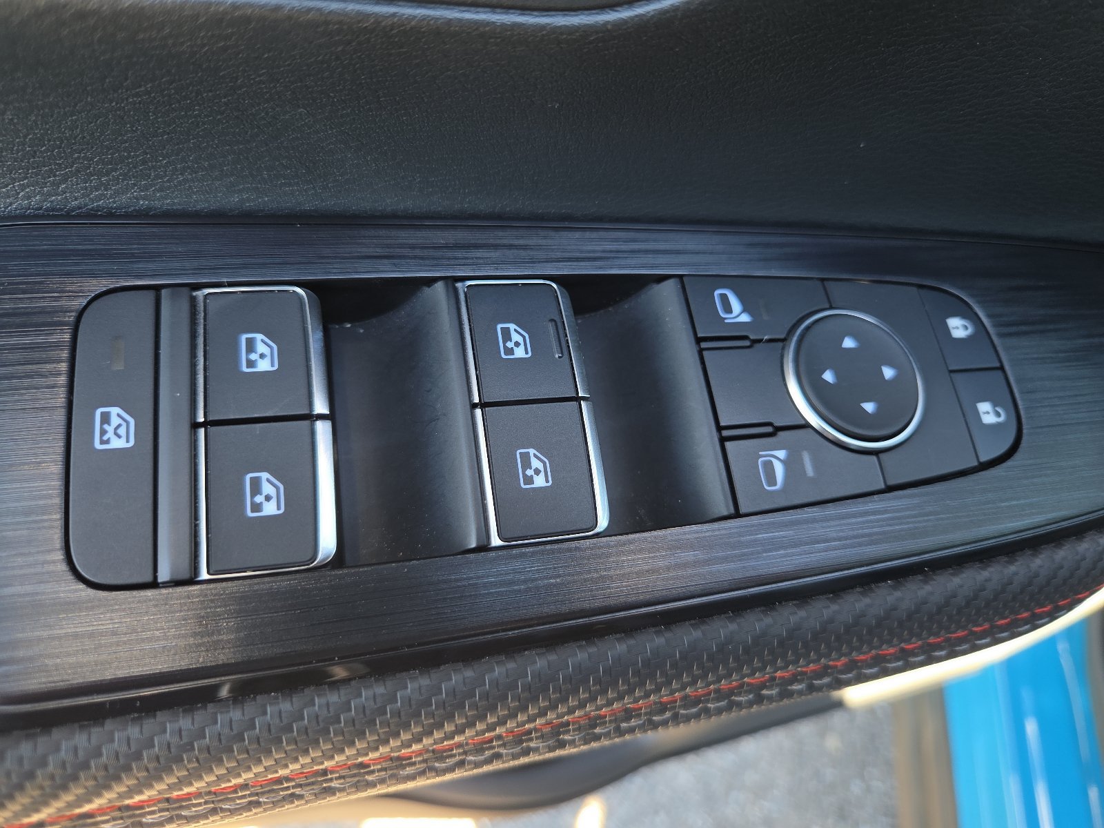 Used 2025 Nissan Kicks SR AWD/4WD image 15