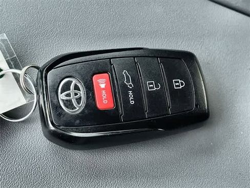 Used 2024 Toyota Highlander XLE image 21
