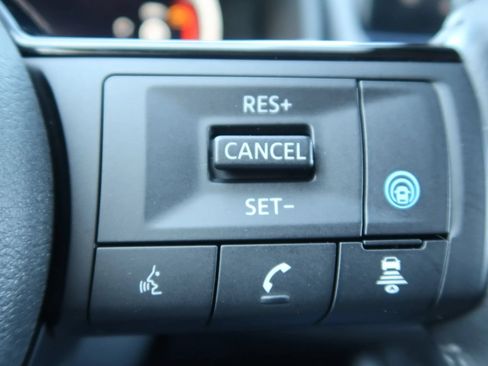 Used 2024 Nissan Rogue SL AWD/4WD image 36